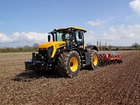 Стартовало серийное производство новых тракторов JCB Fastrac 4000 Series