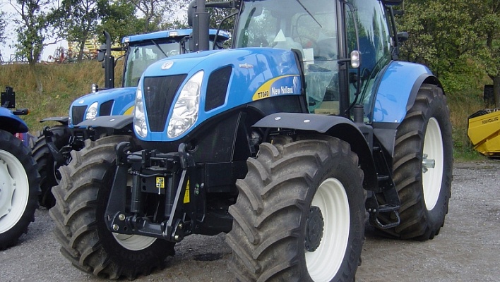 Трактор CASE New Holland T7040: видео