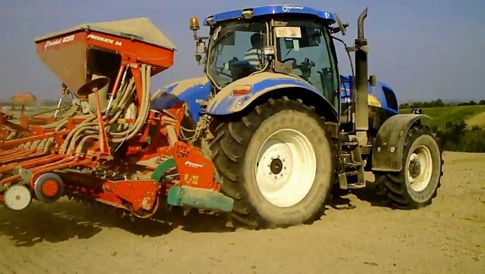 Трактор CASE New Holland T6050 RC and PC: отзывы
