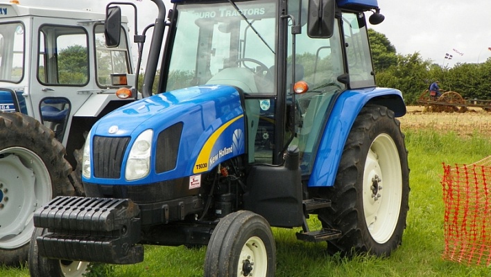 Трактор CASE New Holland T5030: видео